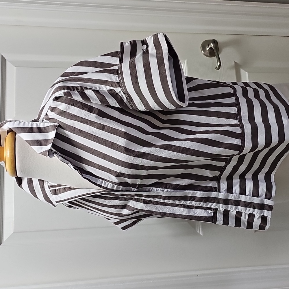 Banana Republic small tall hidden buttondown short lever stripped shirt